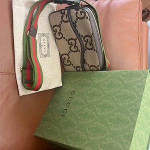 Gucci Jumbo GG Messenger/crossbody